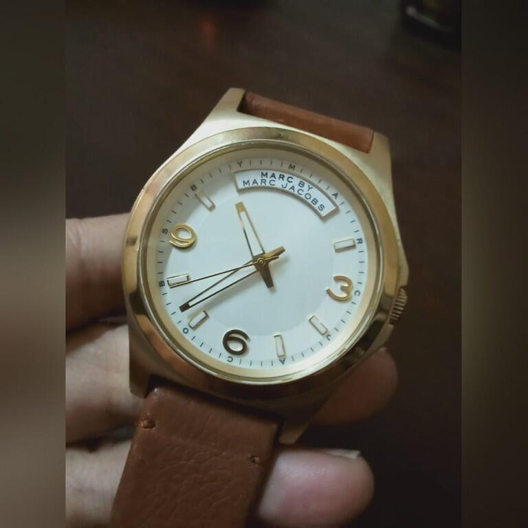 Buy Shop Marc Jacobs Baby Dave White Dial Brown Leather Strap Watch for Women - MBM1261 USA Online